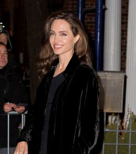 アンジーと子供たちが見せた、自然な笑顔が話題！