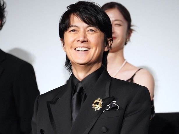 【写真を見る】『映画ラストマン -FIRST LOVE-』ワールドプレミアに登壇した福山雅治が、稲葉浩志との音楽最強バディ誕生に感激