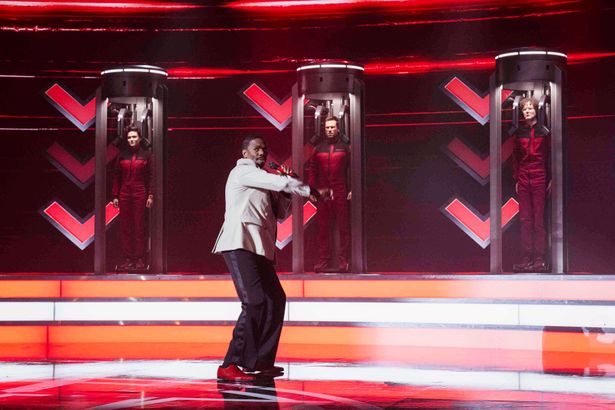 【写真を見る】参加者が賞金を目指して挑む人生一発逆転“捕まったら即死亡”の“鬼ごっこ”デスゲームが展開