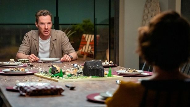 運命的な出会いを果たしたはずのテオとアイビーだが、しだいにすれ違うように…