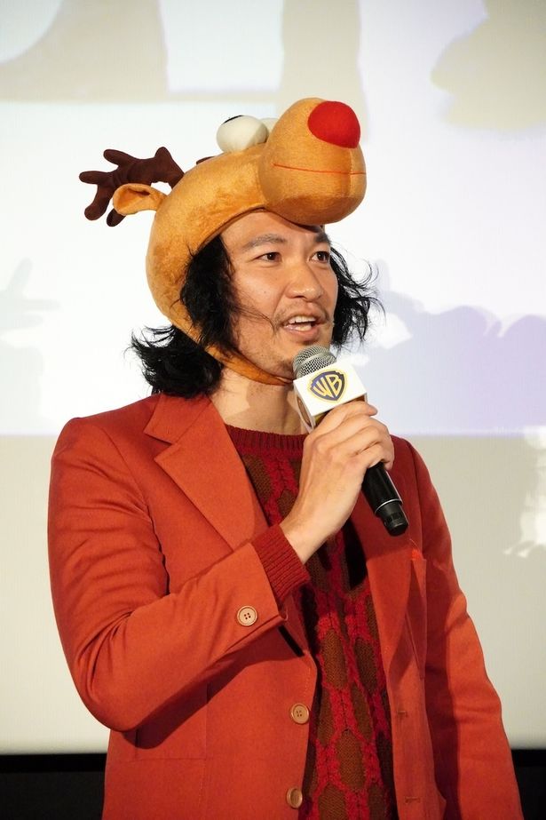 青木崇高、トナカイ姿で会場を沸かせた