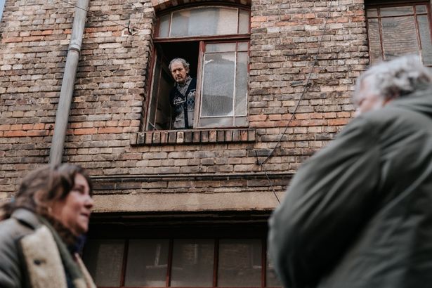 ウッチを訪れたルーシーは、戦前の家族の記憶に初めて触れる