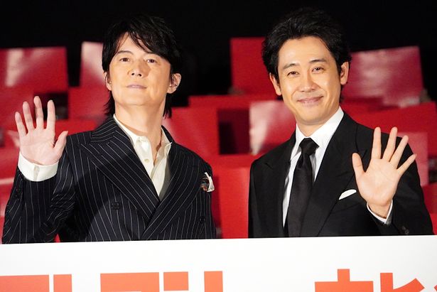 『映画ラストマン -FIRST LOVE-』上映後の会場に「メリークリスマス！」と挨拶した福山雅治と大泉洋