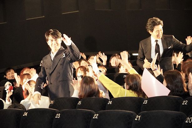 ファンに感謝！サービス精神旺盛な2人の姿に会場も大盛り上がりだった