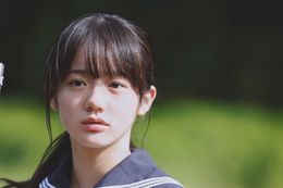 中島瑠菜が、母子家庭で育った女子高生の美咲に扮する『とれ！』