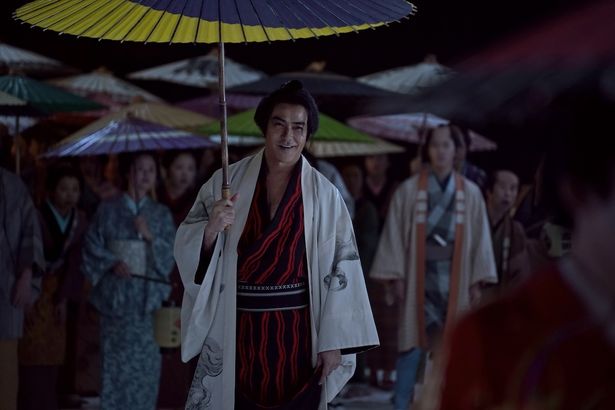 菊之助(長尾謙杜)の前に姿を見せる作兵衛(北村一輝)