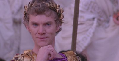 英国の名優マルコム・マクダウェルの狂気の演技が光る『カリギュラ』が、“究極版”としてよみがえる