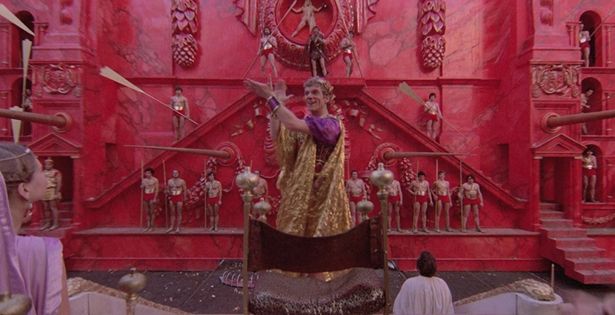 豪華キャスト、凝った美術セットなど見どころの多い『カリギュラ』