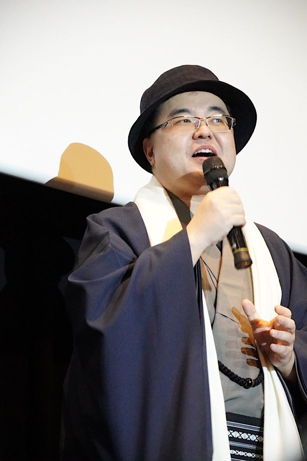 『この本を盗む者は』の公開記念舞台挨拶に登壇した福岡大生監督