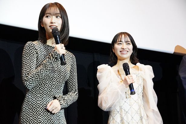 『この本を盗む者は』公開記念舞台挨拶の様子