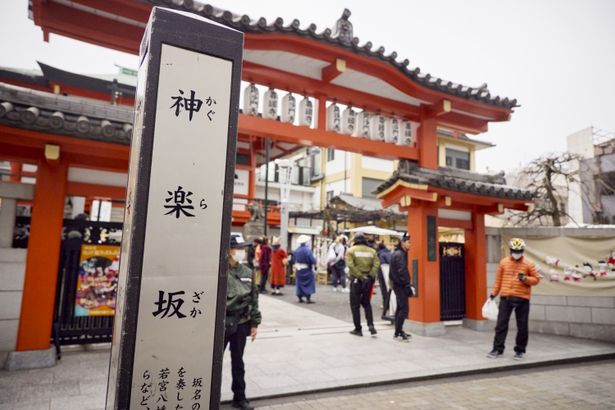 “神楽坂の毘沙門様”として知られる善國寺にて撮影が行われた