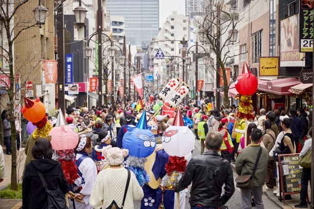 遠目で見たら、もうお祭りそのものだ