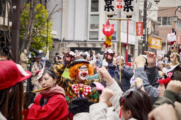 何度も往復して撮影をしても、笑顔は決して絶やさない！