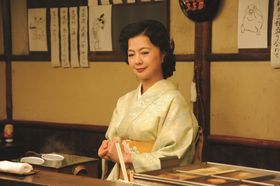 ミステリー作家・正和(堺雅人)が通う、居酒屋の女将を演じる(『～鎌倉ものがたり』)