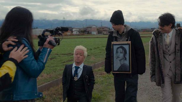 1枚の写真が信治を “反ワクチンの象徴”に祭り上げていく