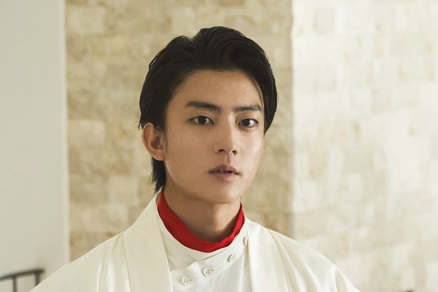 【写真を見る】永瀬廉と5年ぶりの共演となる伊藤健太郎