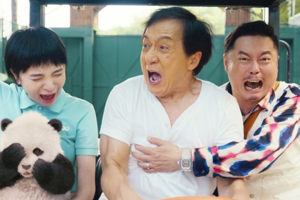 【写真を見る】ジャッキーたちが、あらゆる策を講じて傭兵から逃げ惑う様子が痛快！