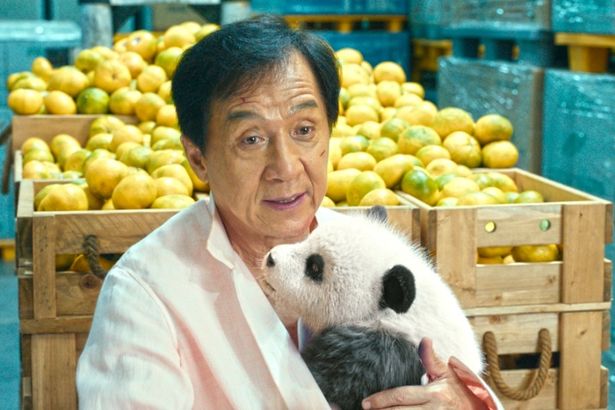 劇中同様、実際にパンダの里親をしているジャッキー