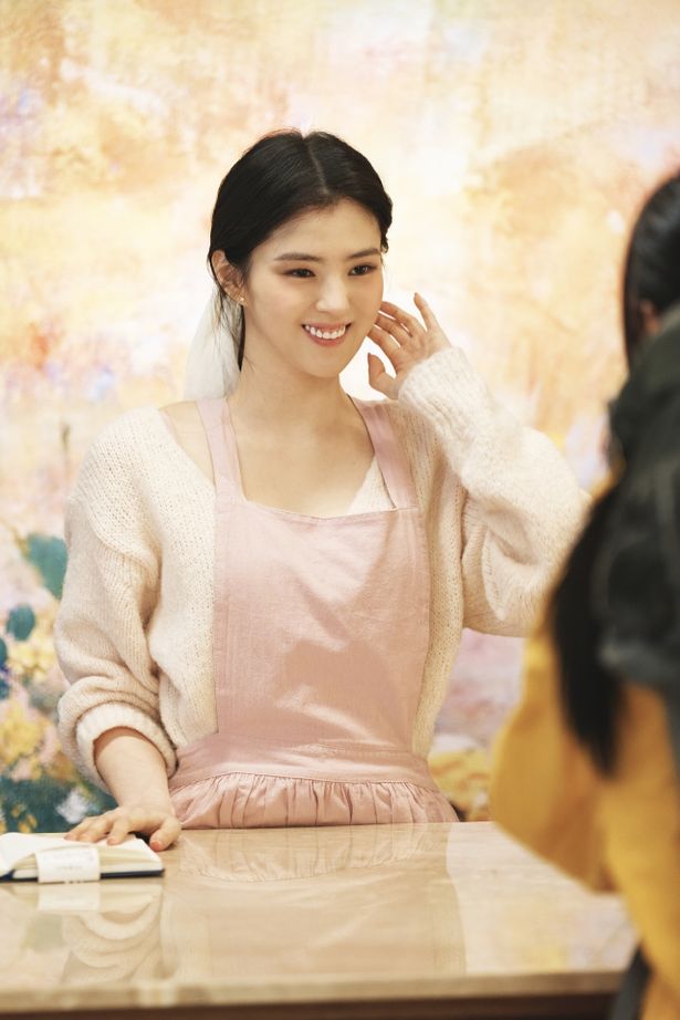 フラワーショップを経営するため、必死に働いていたミソンだったが…