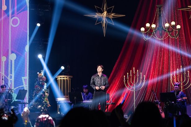 クリスマスイブにリリースされたアルバム「Assemble」の楽曲を披露するチ・チャンウク