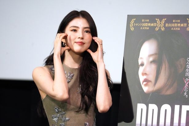 様々なポーズでフォトセッションに応じていた