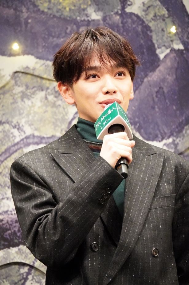 クスノキを訪れる青年・大場壮貴役を演じた宮世琉弥