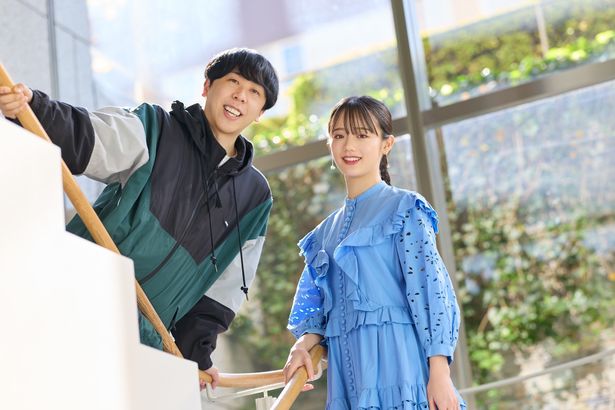 【写真を見る】『とれ！』コウイチ監督と中島瑠菜のとびきりの笑顔を撮り下ろし！