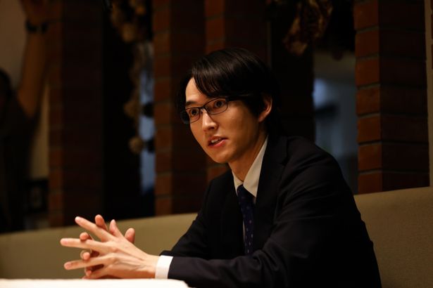 霊能者、浅野斗真役を和田雅成が演じる