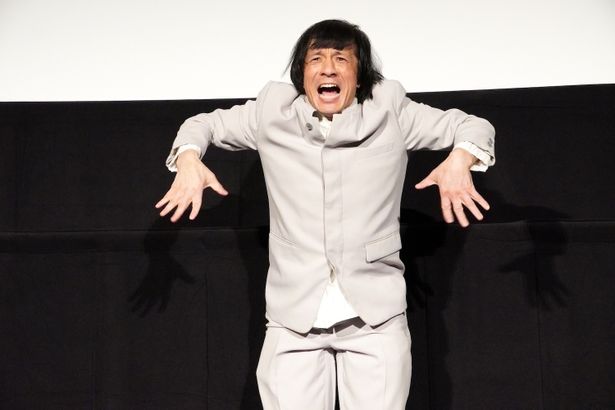 【写真を見る】ジャッキーちゃん、“拳を痛がるジャッキー・チェン”のモノマネも披露！