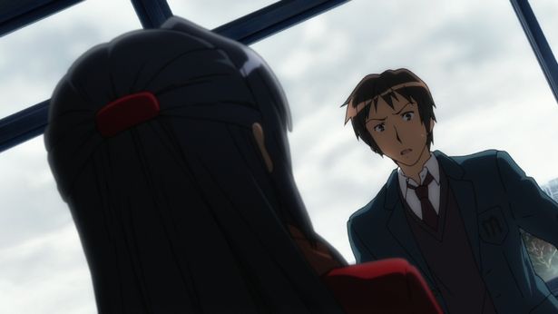 ハルヒが座るはずのキョンの後ろの席に現れたのは、元クラスメイトで、姿を消したはずの朝倉だった(劇場版『涼宮ハルヒの消失』)