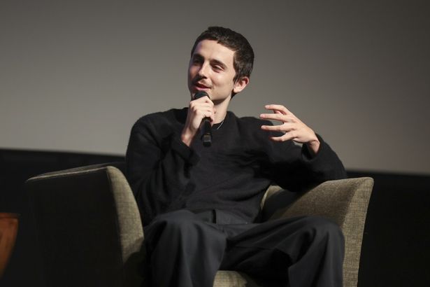 ジョシュ・サフディ監督含め、スタッフ陣への感謝を述べるティモシー・シャラメ