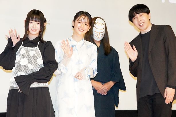 コウイチ監督の長編映画デビュー作『とれ！』公開記念舞台挨拶が実施。主演の中島瑠菜、共演のまいきちに加えて和服にお面姿の“神様”も駆けつけた！