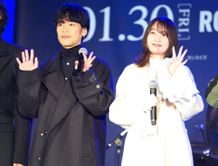 映画『機動戦士ガンダム 閃光のハサウェイ キルケーの魔女』(1月30日公開)公開直前記念 閃光の“センコウ決起集会”に登場した小野賢章と上田麗奈