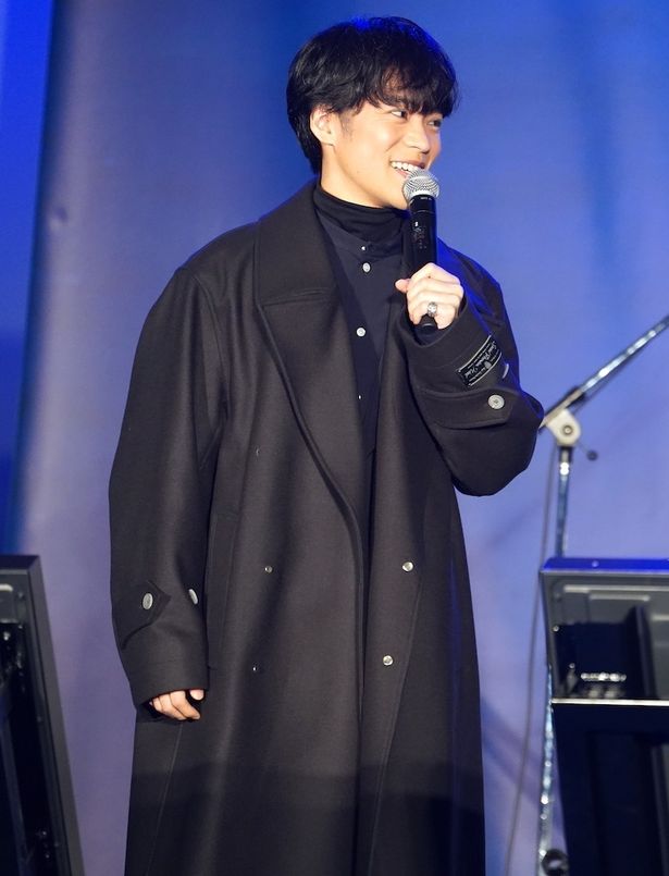 上田から生アフレコ時の緊張が伝わってきたと明かされ、照れる小野