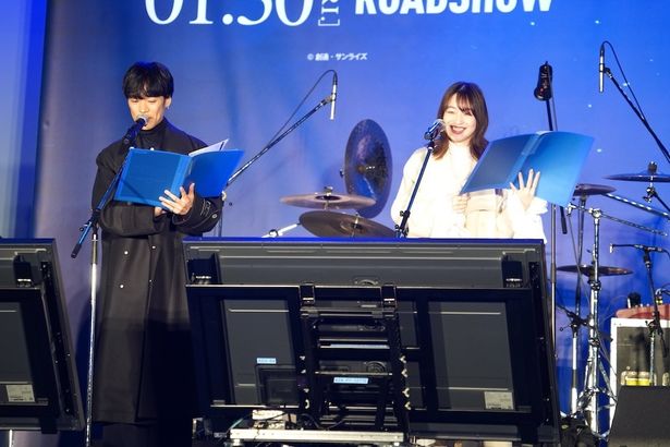 【写真を見る】小野賢章＆上田麗奈が生アフレコを披露する場面も