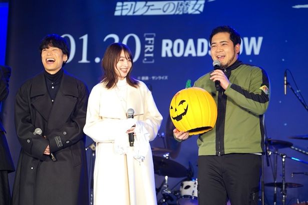 松井のコメントに笑いが止まらない小野、上田