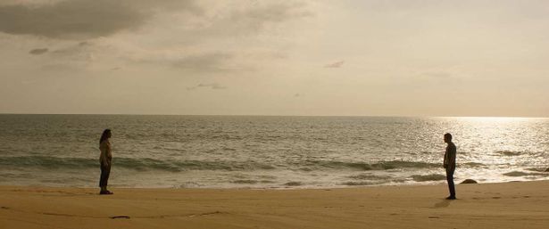 出張のために乗り込んだ飛行機が墜落。目を覚ますと、そこは無人島だった！