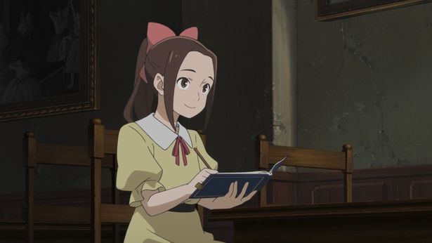 【画像を見る】画家を夢見る主人公のフジコが真摯な表情でスケッチをするシーン