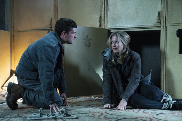 主人公マイクの行動に一同納得いってない様子？