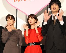 桐谷美玲らキャスト陣と監督が映画公開初日の舞台挨拶に登壇した