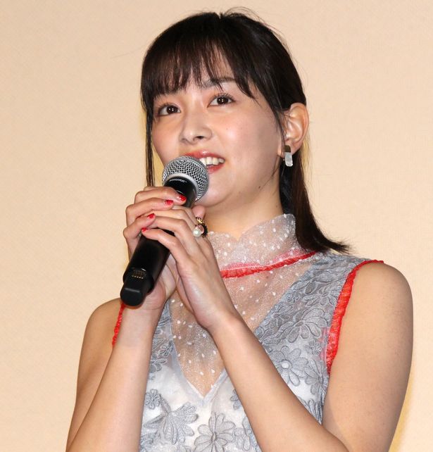 初日舞台挨拶に登壇した石橋杏奈