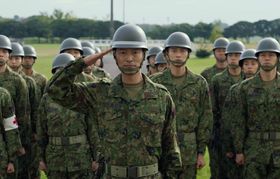 東日本大震災の被災地で、津波で妻と幼い娘を失いながら任務に立ち続ける自衛隊員