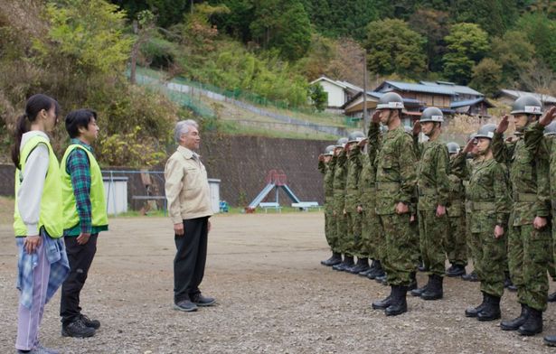春日や佐藤をはじめとする自衛隊員