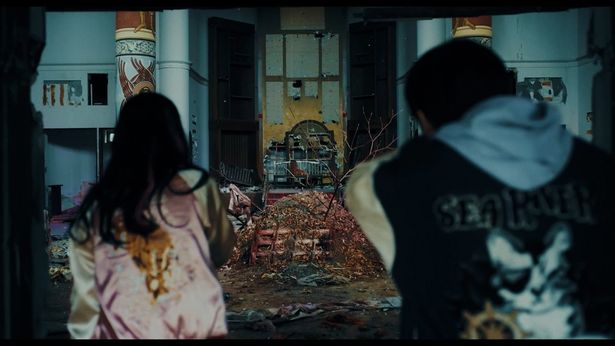 ヒグマの餌食になった人たちが肉塊になって山積みにされている(『ヒグマ!!』)