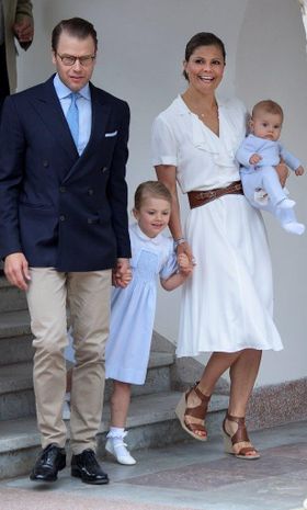 スウェーデン王室、クリスマスに向けた楽し気な家族写真を公開