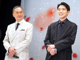 映画『木挽町のあだ討ち』完成披露舞台挨拶に豪華キャスト＆監督の総勢12名が登壇！