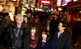 秋葉恋監督の長編デビュー作映画『東京逃避行』の場面写真が一挙公開