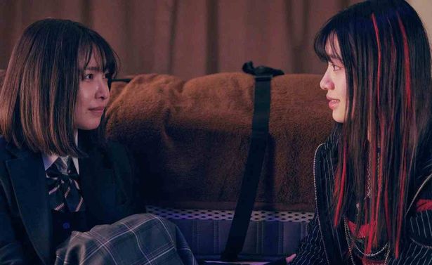 憧れと逃避心を抱えて歌舞伎町に来た高校生、飛鳥と、田舎を飛び出し、トー横で暮らしている「東京逃避行」の作者、日和