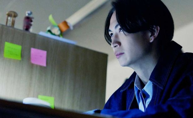 トー横に流れ着いた人々を保護しているエド(綱啓永)