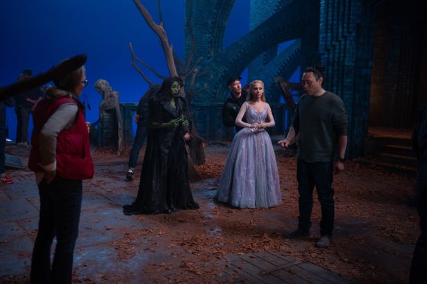 名曲「フォー・グッド」の歌合せをする貴重映像を収めた、心揺さぶられる特別映像が解禁に